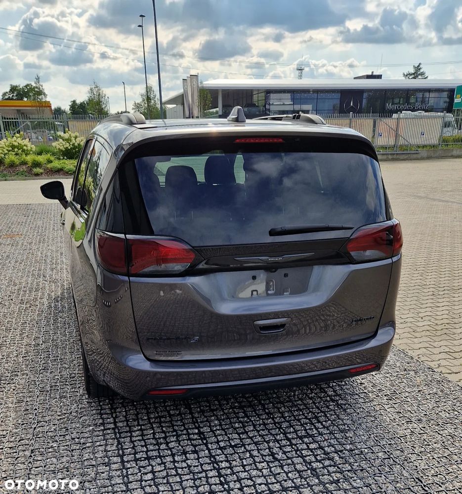 Chrysler Pacifica - 5