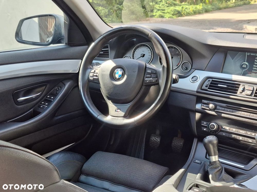 BMW Seria 5 528i - 12
