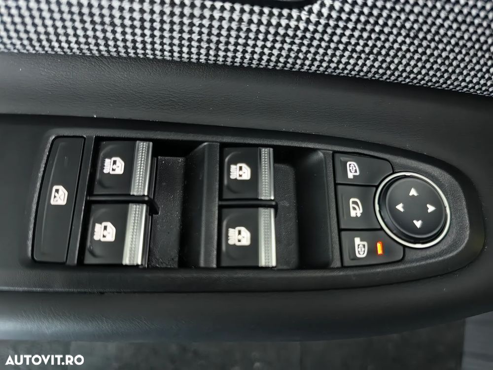 Renault 4 E-Tech 52 kWh Iconic - 15