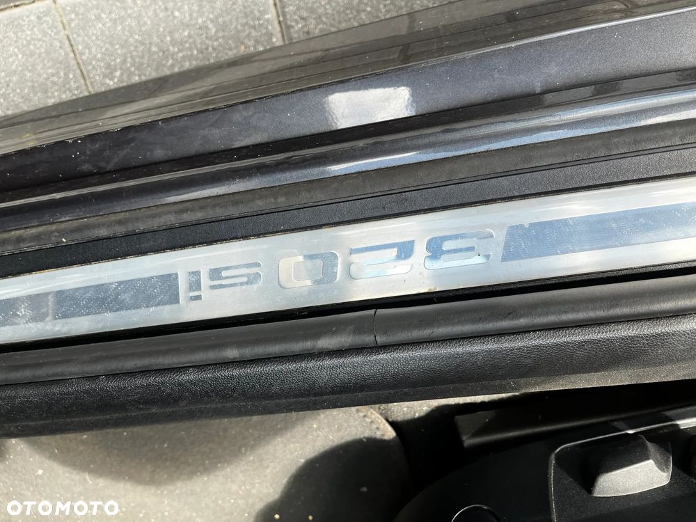 BMW Seria 3 320i - 11