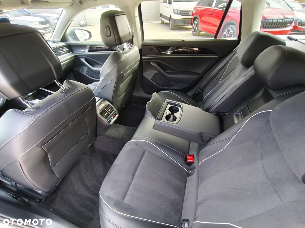 Volkswagen Passat - 13