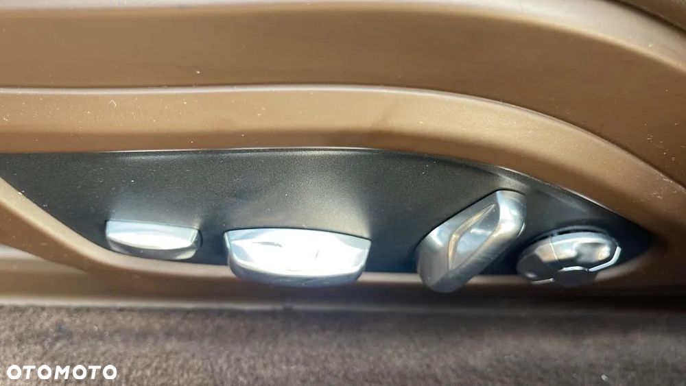 Porsche Panamera 4S Executive - 23