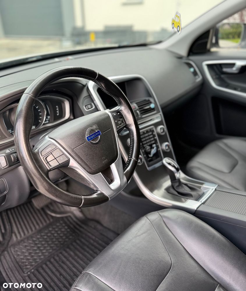 Volvo XC 60 T5 AWD Momentum - 9