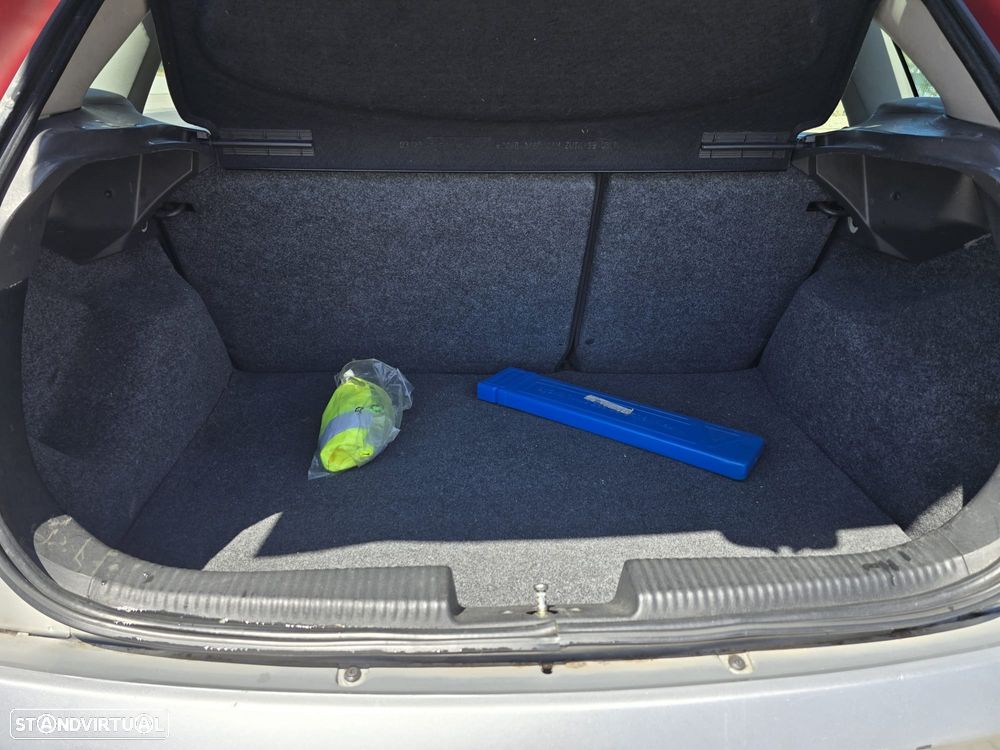 Ford Focus 1.4 Ambiente - 10