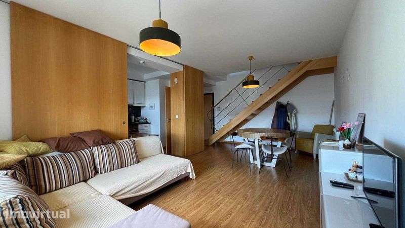 T2 Duplex na Avenida Fernão de Magalhães - Grande imagem: 2/12