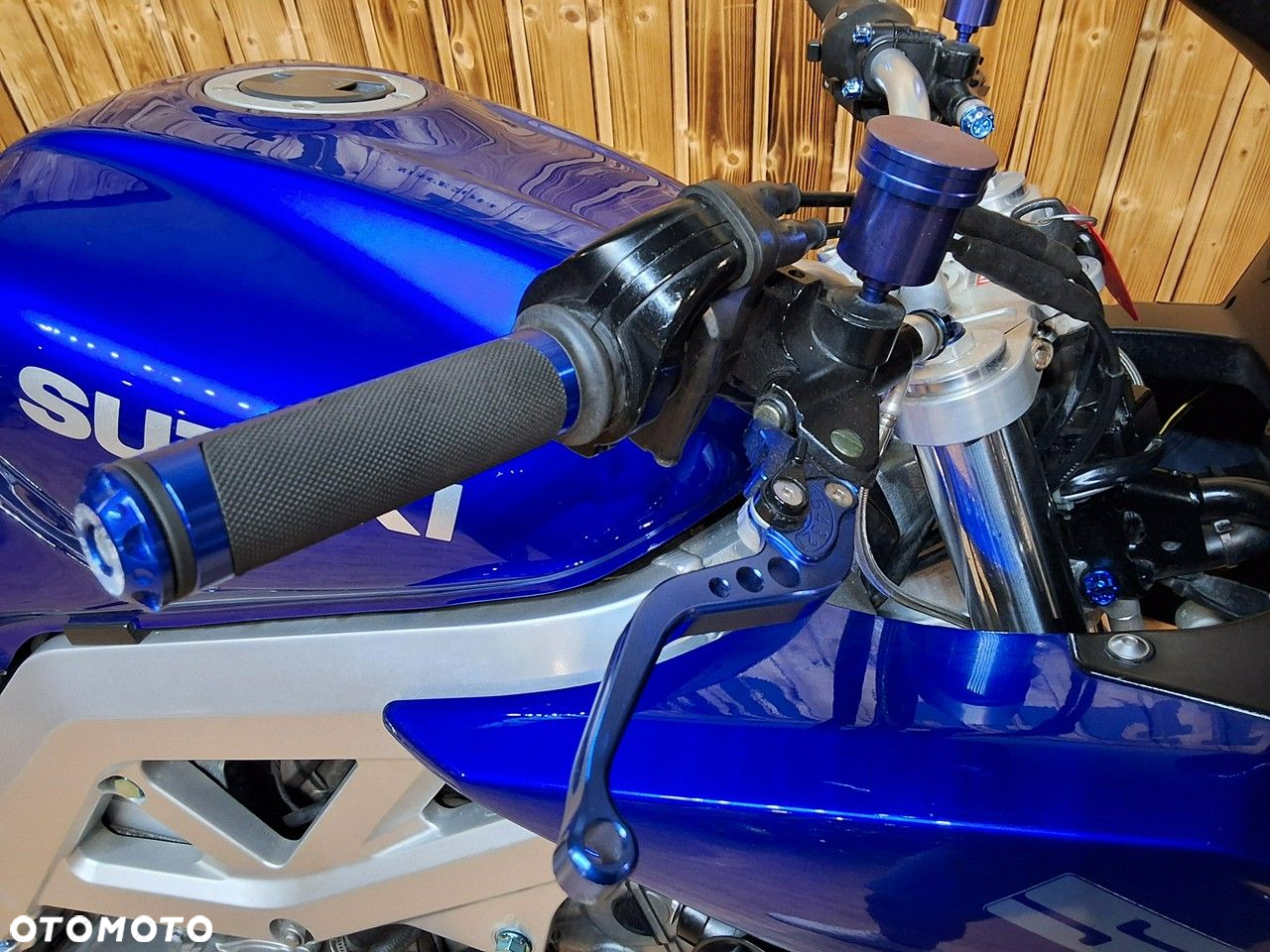 Suzuki SV - 16