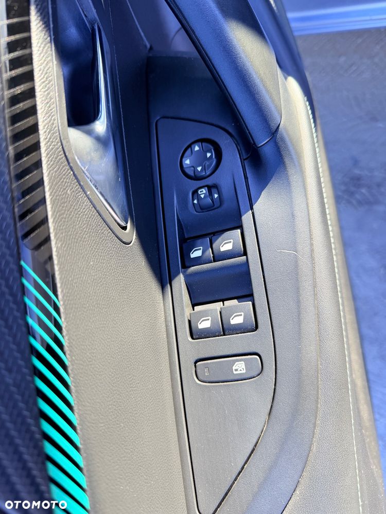 Peugeot 2008 BlueHDi 130 EAT8 Allure - 19