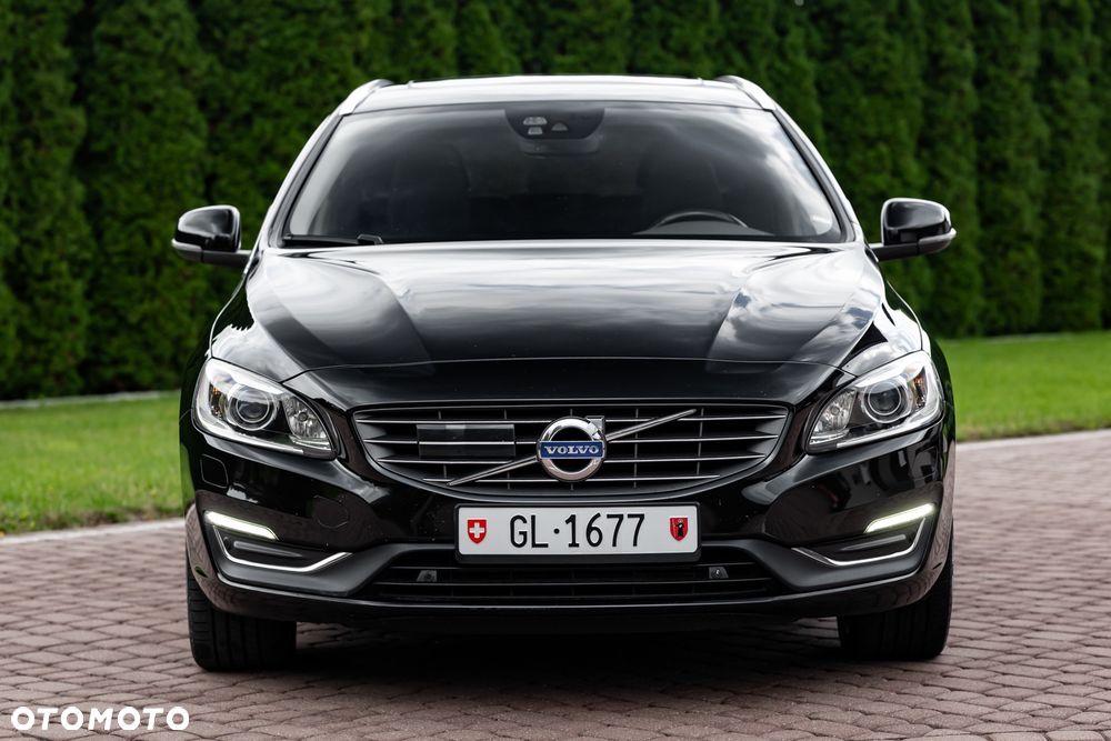 Volvo V60 D6 AWD Plug-in Hybrid Summum - 4