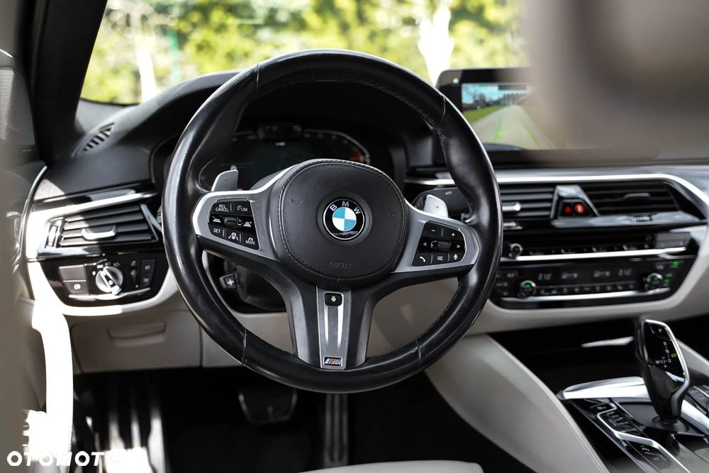BMW Seria 5 540d xDrive mHEV M Sport sport - 19