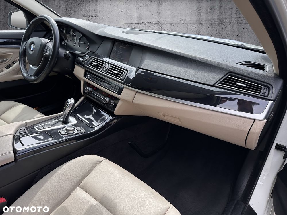 BMW Seria 5 520d Luxury Line - 9