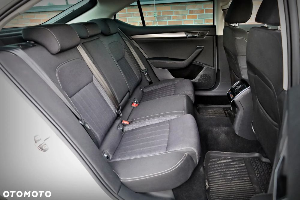 Skoda Superb 2.0 TSI Style DSG - 26