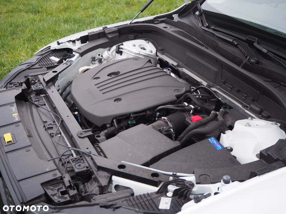 Volvo XC 60 B5 B AWD Plus Dark - 16