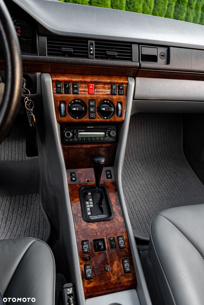 Mercedes-Benz W124 (1984-1993) - 24