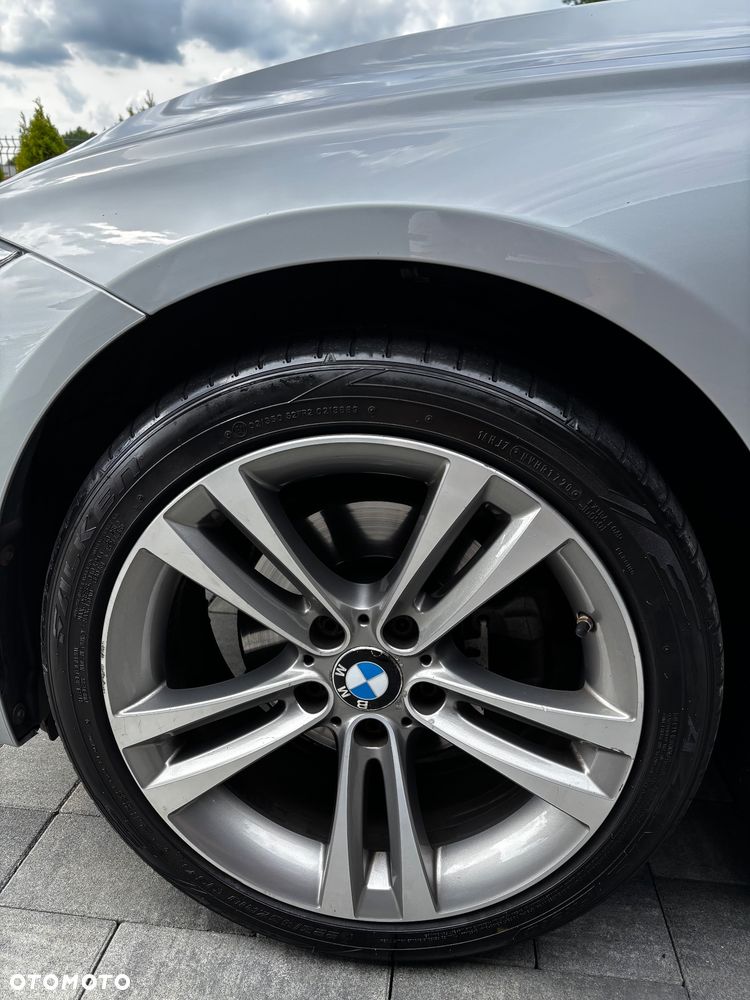 BMW Seria 3 330i Sport Line - 12