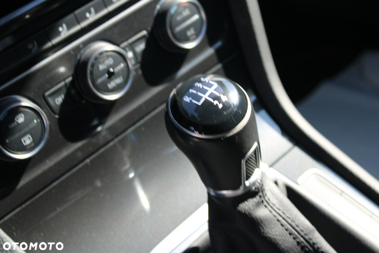 Volkswagen Golf - 25