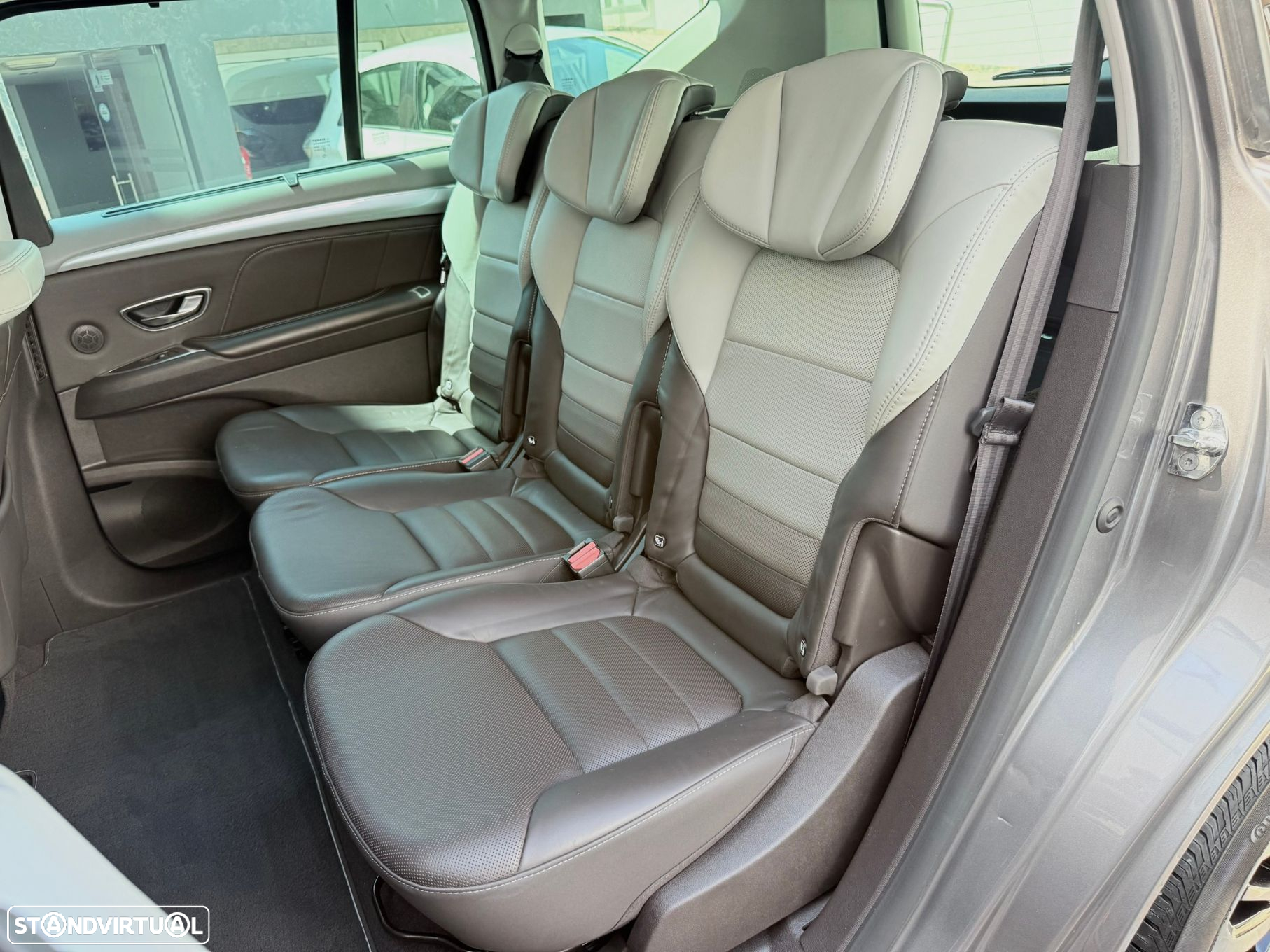 Renault Espace 1.6 dCi Initiale Paris EDC - 9