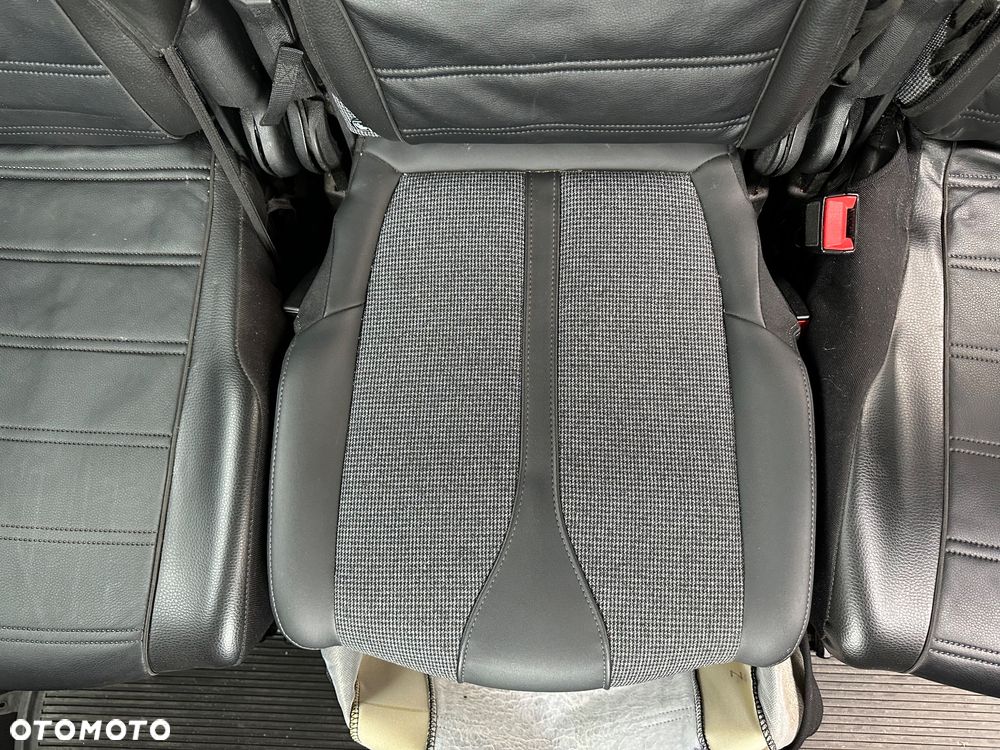 Peugeot 5008 1.5 BlueHDI Allure S&S EAT8 - 31
