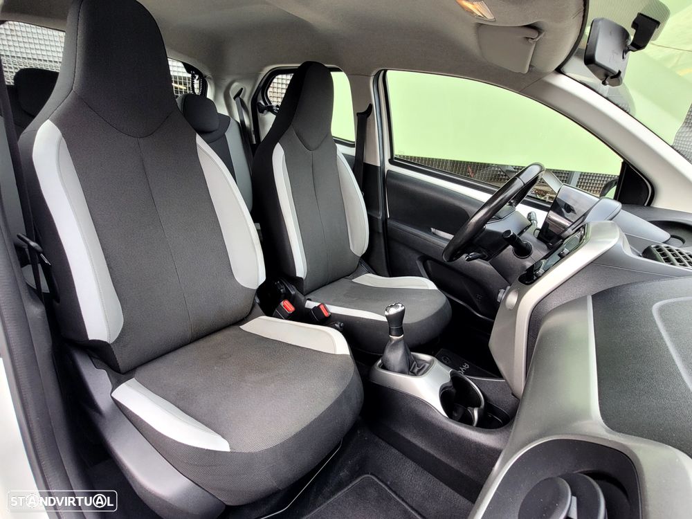 Toyota Aygo x-play touch - 10