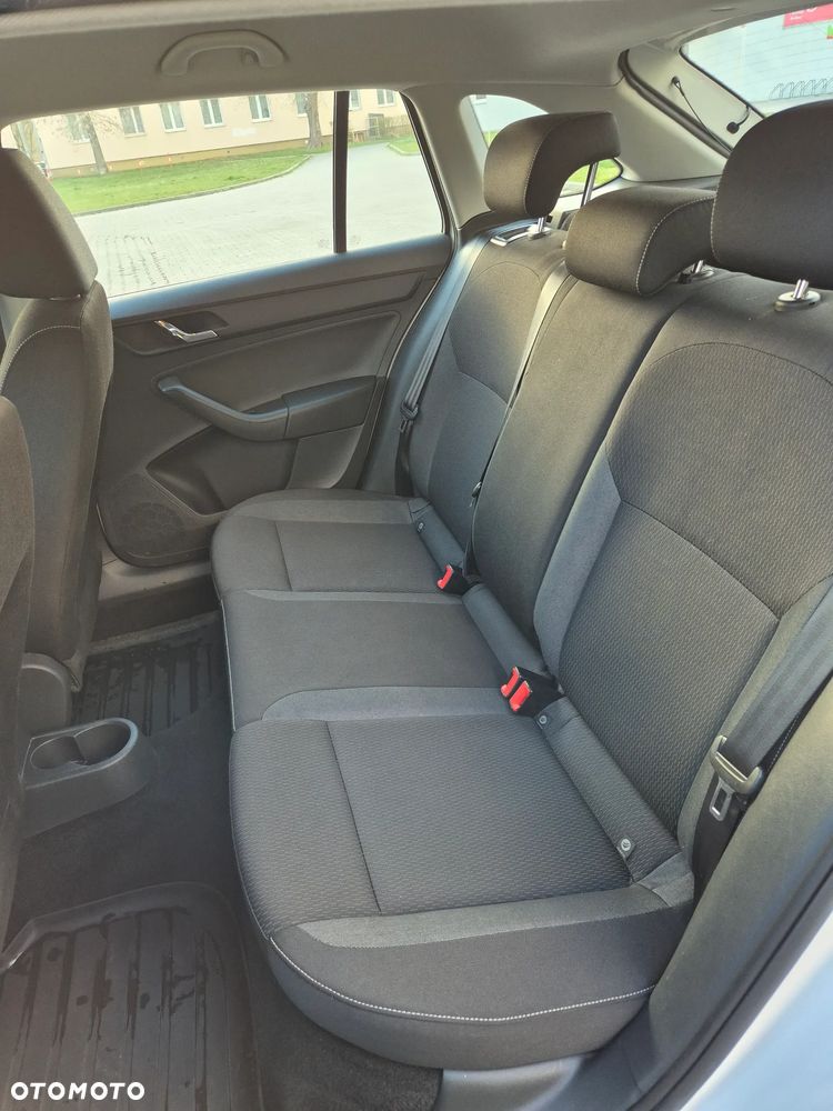 Skoda RAPID 1.6 TDI DPF Ambition Max - 16