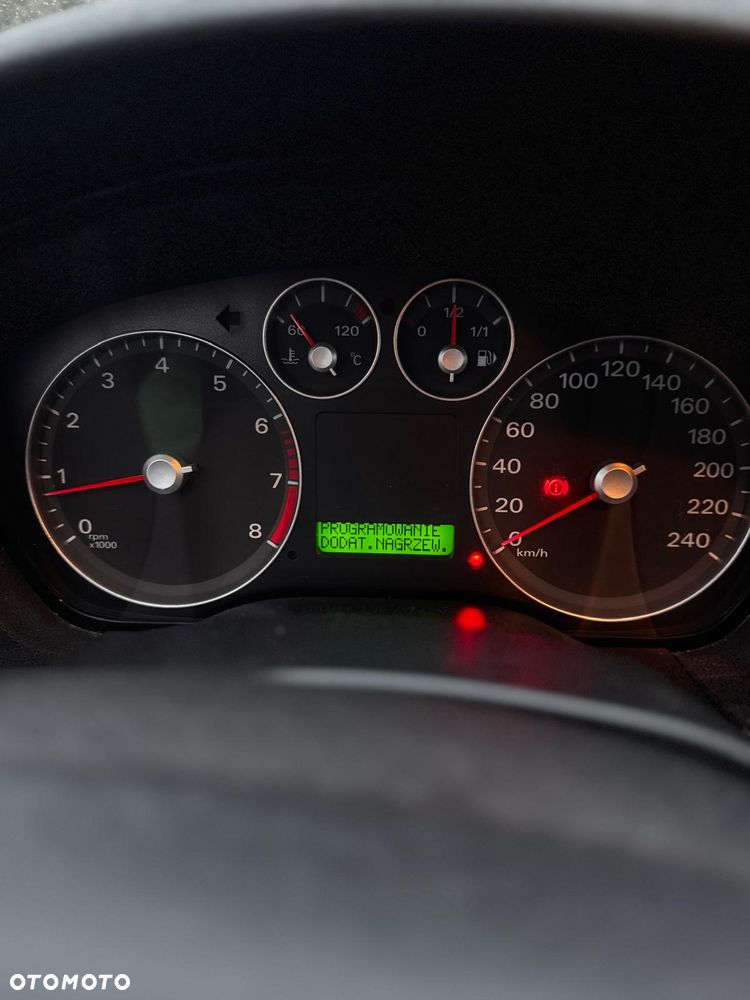 Ford Focus 1.6 16V Ghia - 8