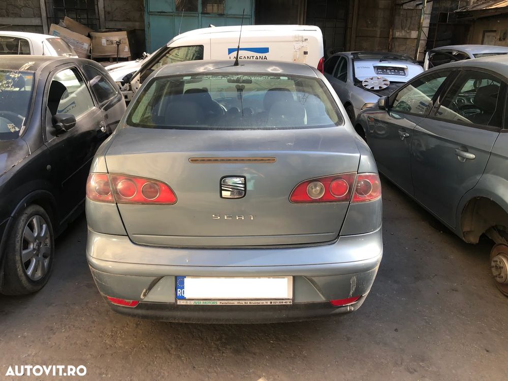 Dezmembrez Seat Cordoba 1,4 benzina 2005 gri inchis - 5