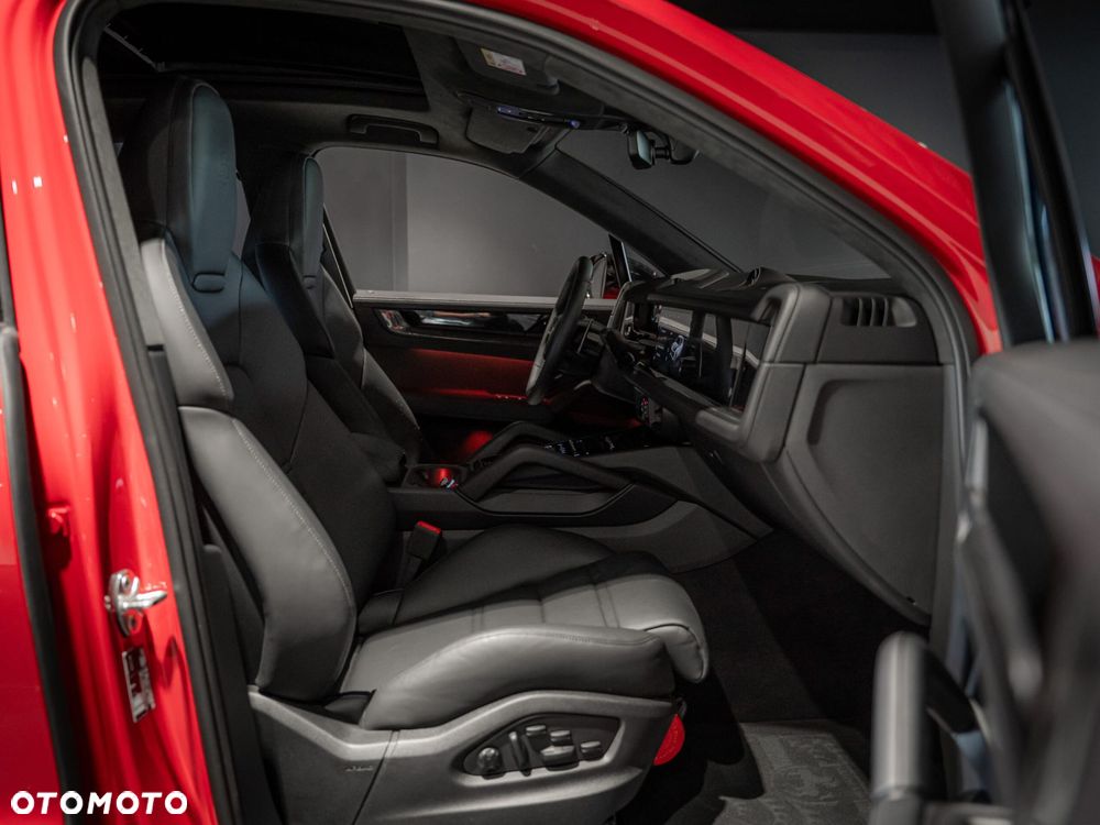 Porsche Cayenne GTS - 26