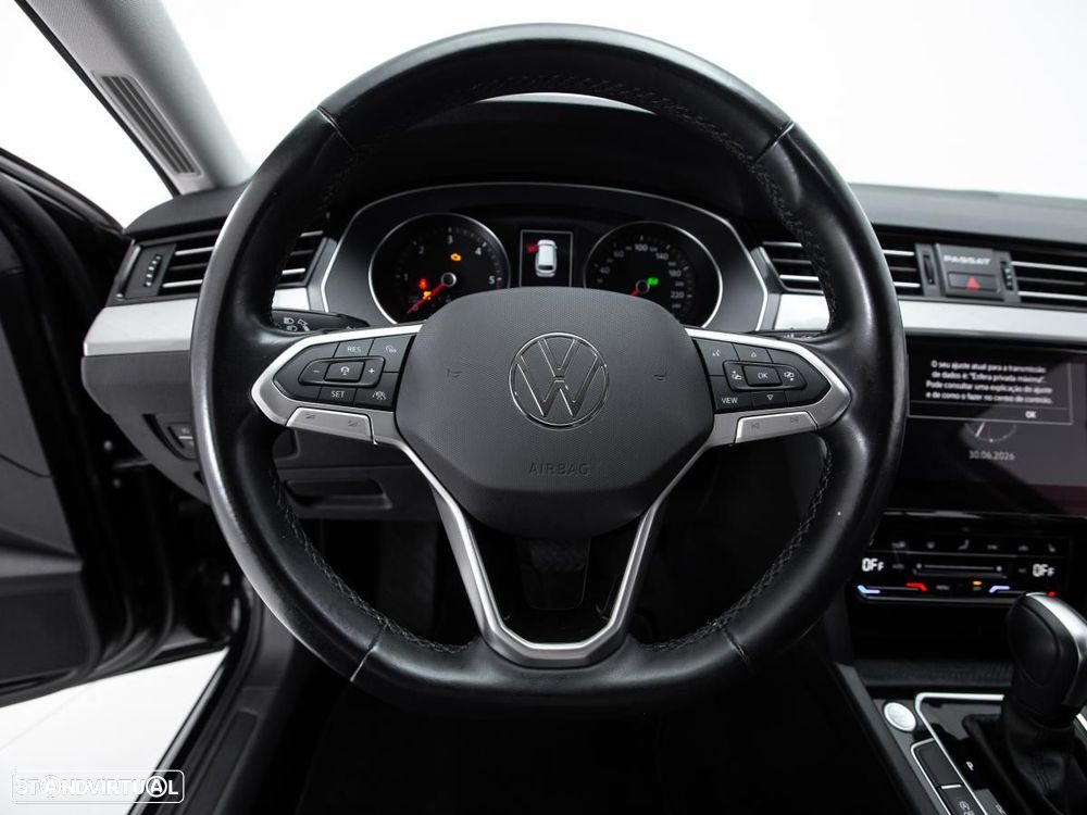 VW Passat Variant 2.0 TDI Business DSG - 17
