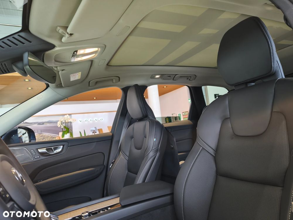 Volvo XC 60 B5 B AWD Ultra Bright - 12