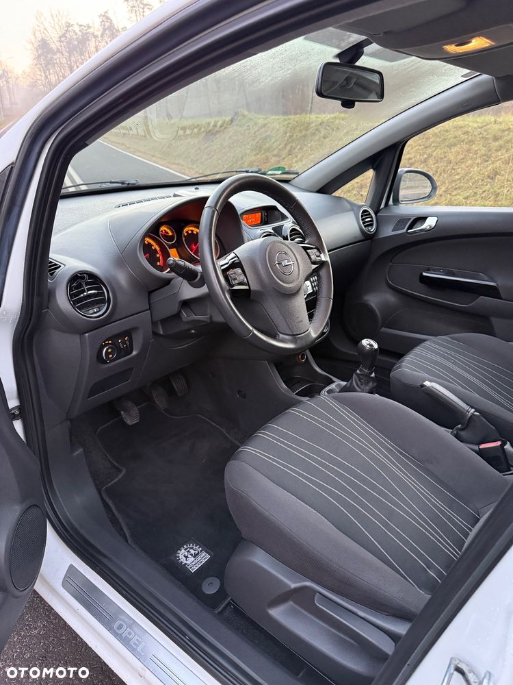 Opel Corsa 1.4 16V Cosmo - 18