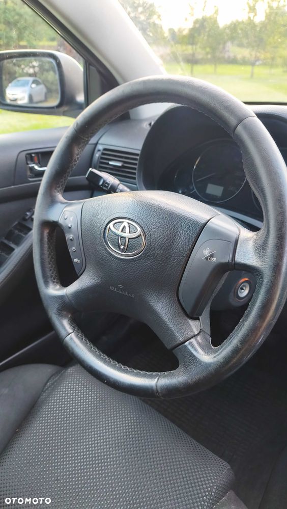 Toyota Avensis - 6