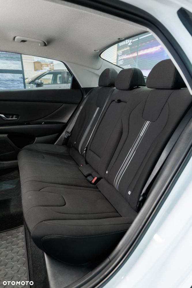 Hyundai Elantra 1.6 Modern - 22