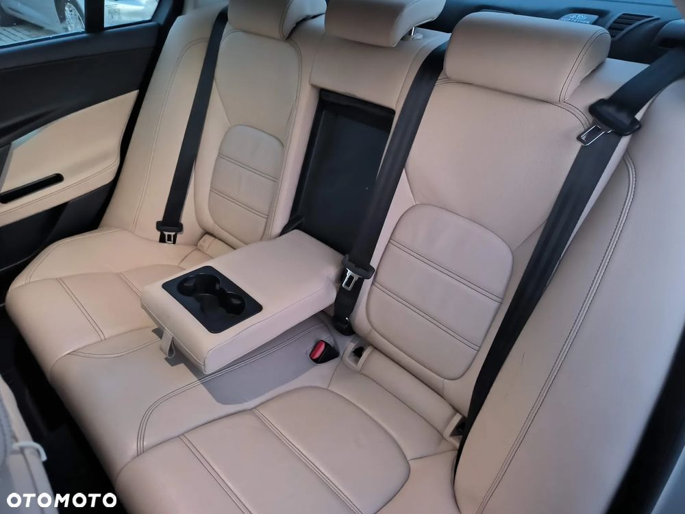 Jaguar XE 2.0 T Prestige - 7