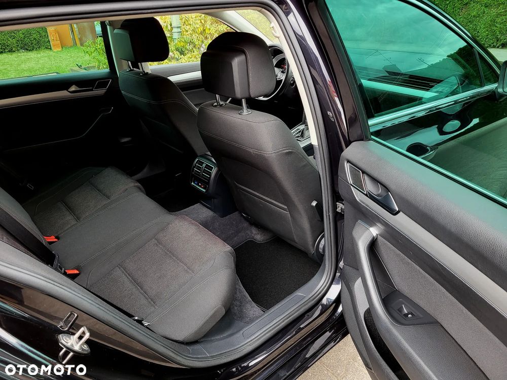 Volkswagen Passat - 20