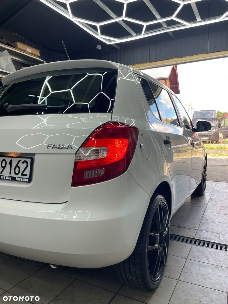 Skoda Fabia 1.2 HTP Ambition - 17