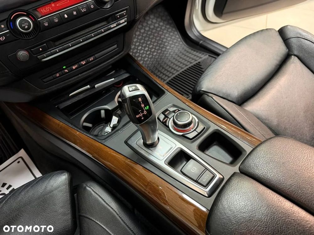 BMW X5 xDrive35i - 24