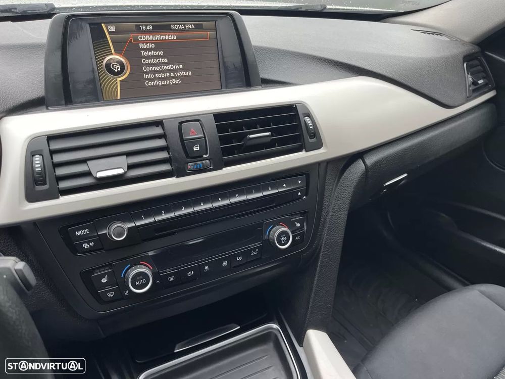 BMW 318 d Touring Sport Line - 31