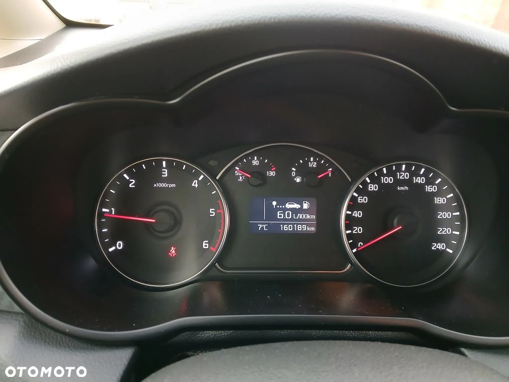 Kia Carens 1.7 CRDi M 7os EU6 - 9