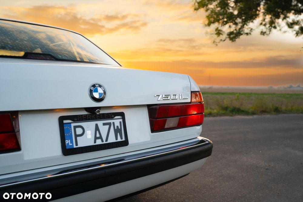 BMW Seria 7 750iL - 15