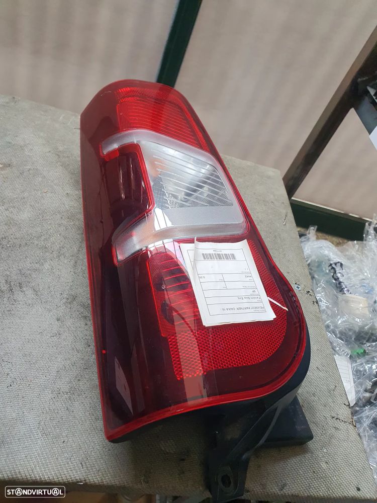 FAROLIM ESQUERDO PEUGEOT PARTNER 18- / 9819235880 - 1