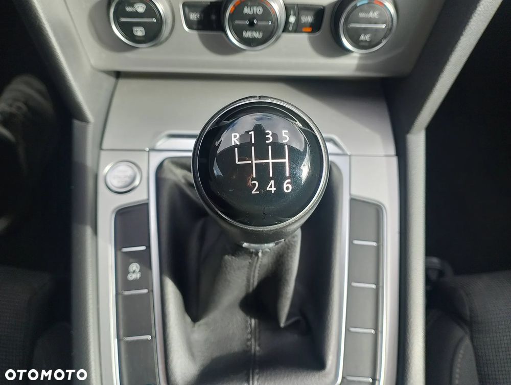 Volkswagen Passat 1.5 TSI EVO Business - 29