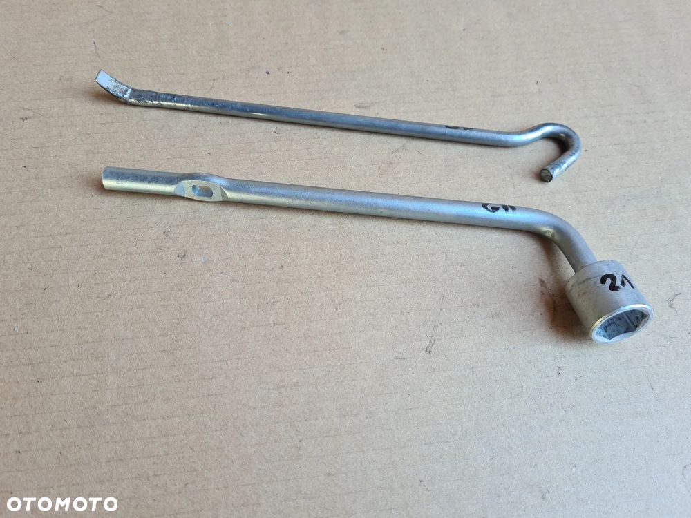 Mazda 6 GH zestaw klucz do kół 21mm pokrętło - 1