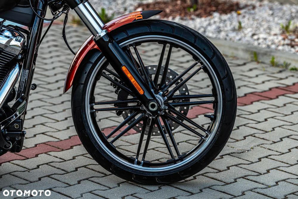 Harley-Davidson Softail Breakout - 16
