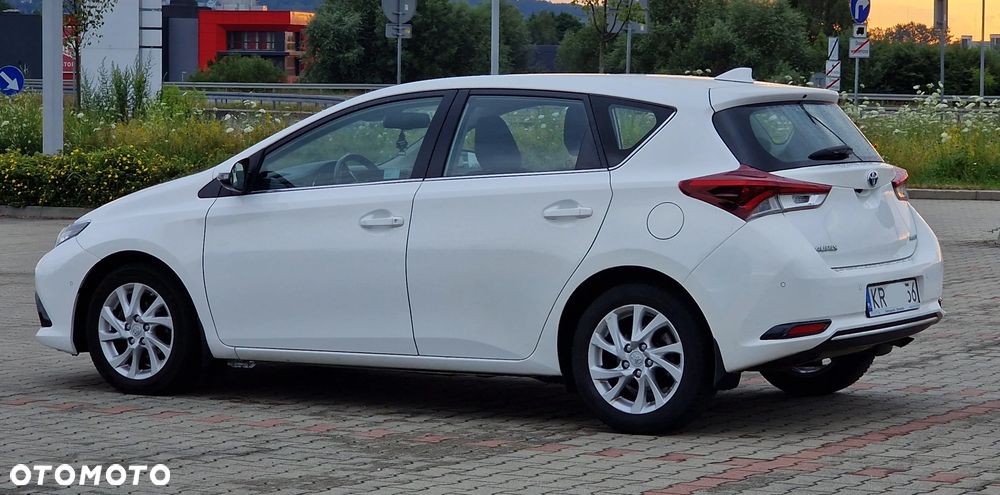 Toyota Auris Hybrid 135 Premium - 3