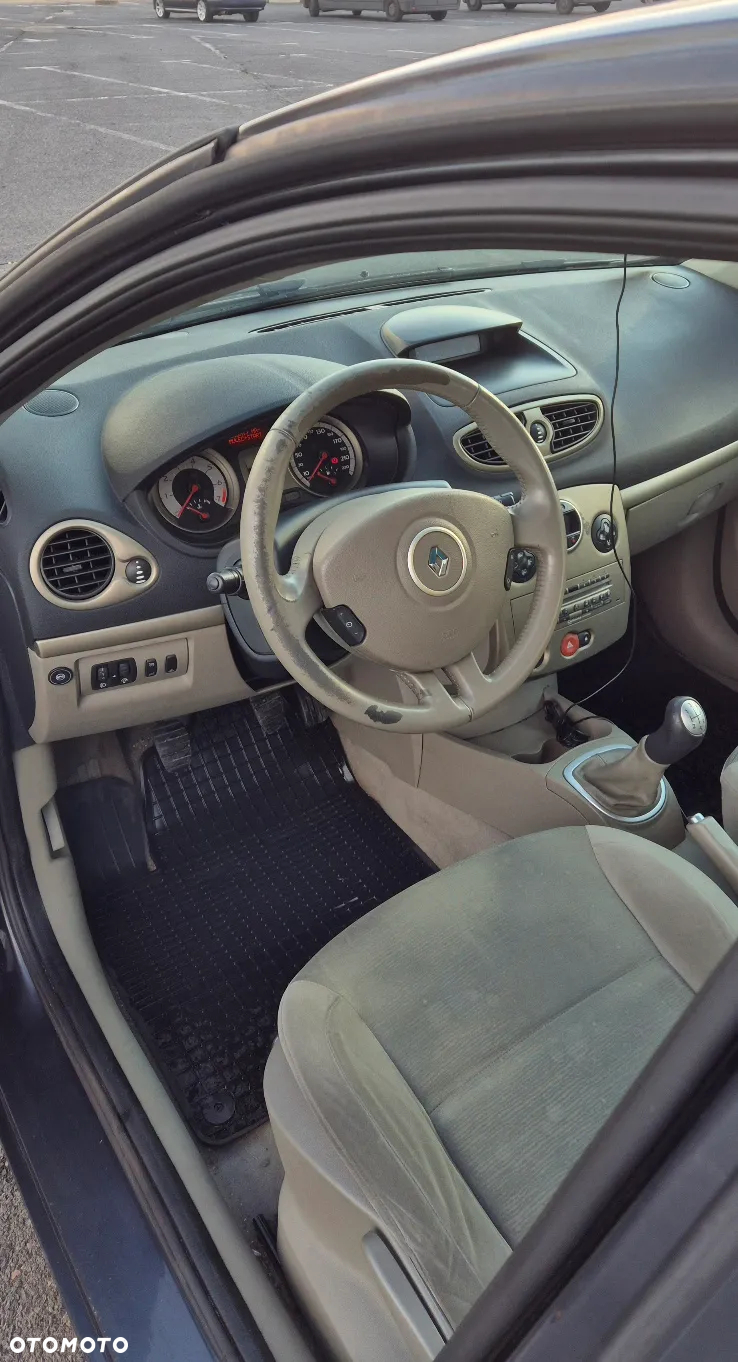 Renault Clio - 16