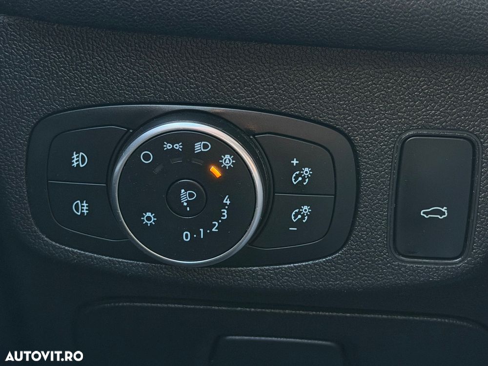 Ford Focus 1.5 TDCi Powershift Titanium - 21