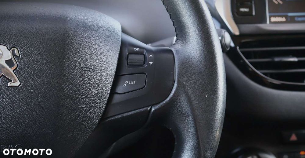 Peugeot 208 - 25