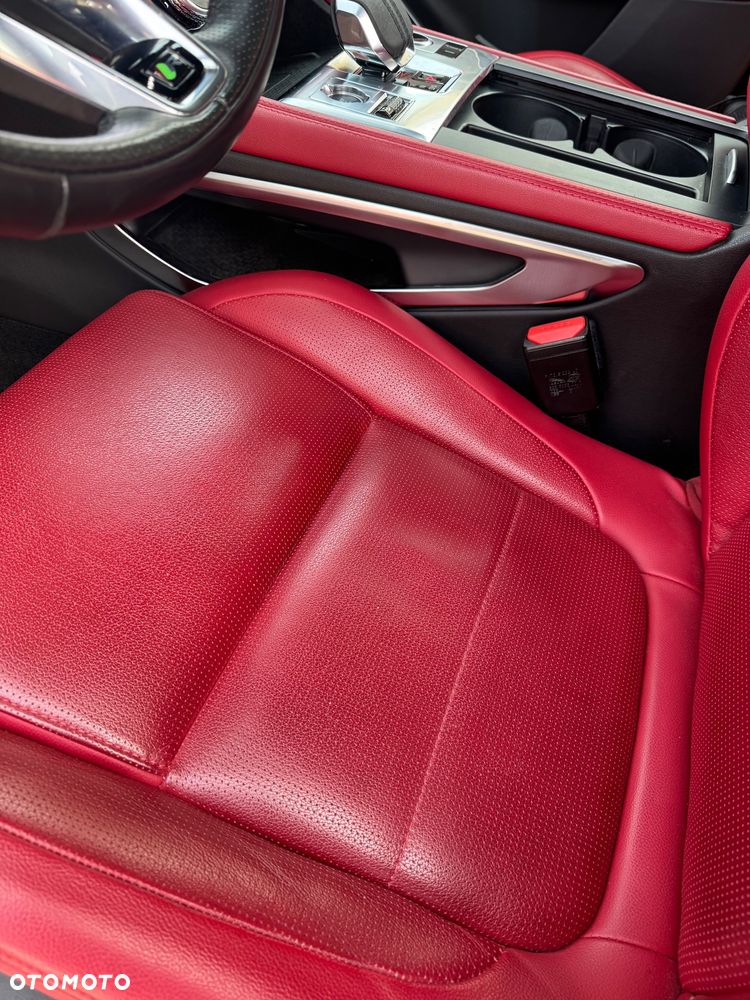 Jaguar F-Pace D300 AWD R-Dynamic SE 90th Anniversary Edition - 32