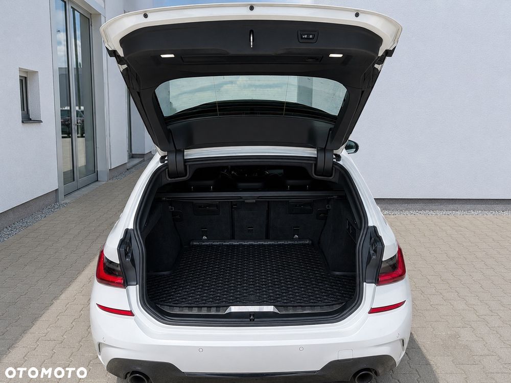 BMW Seria 3 330e xDrive M Sport sport - 10