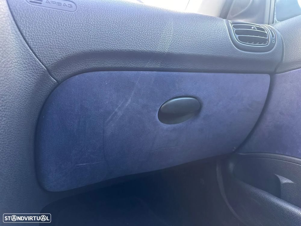 PEUGEOT 206 Hatchback (2AC) 1.4 16V Gasolina 88 cv  65 kW 2003 - 2008 KFU (ET3J4) para peças - 10