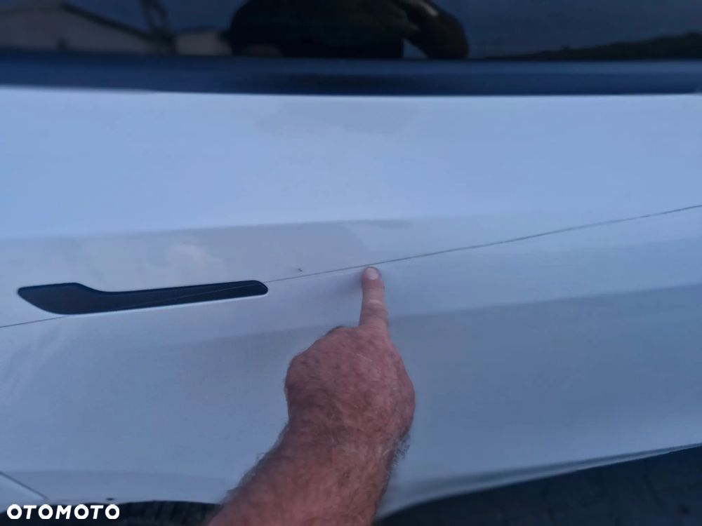 Tesla Model Y Long Range Dual Motor AWD - 11